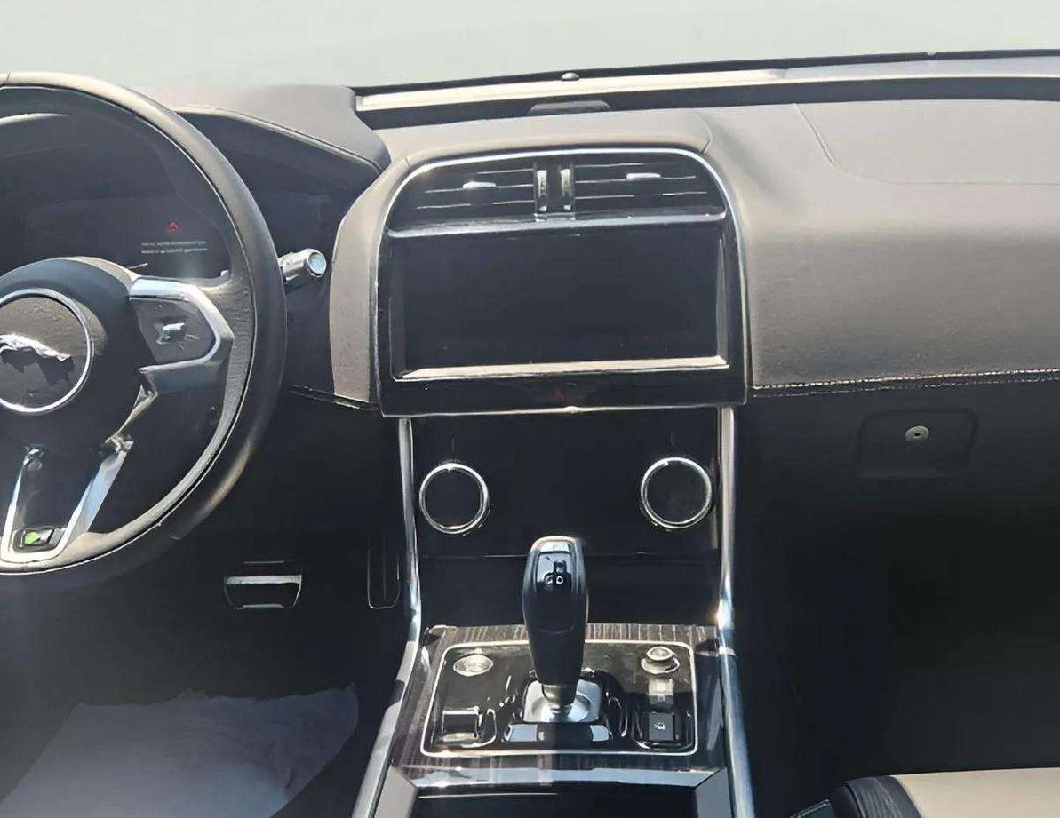 Jaguar XE употребяван