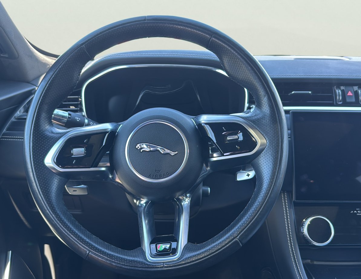 Jaguar F-Pace употребяван