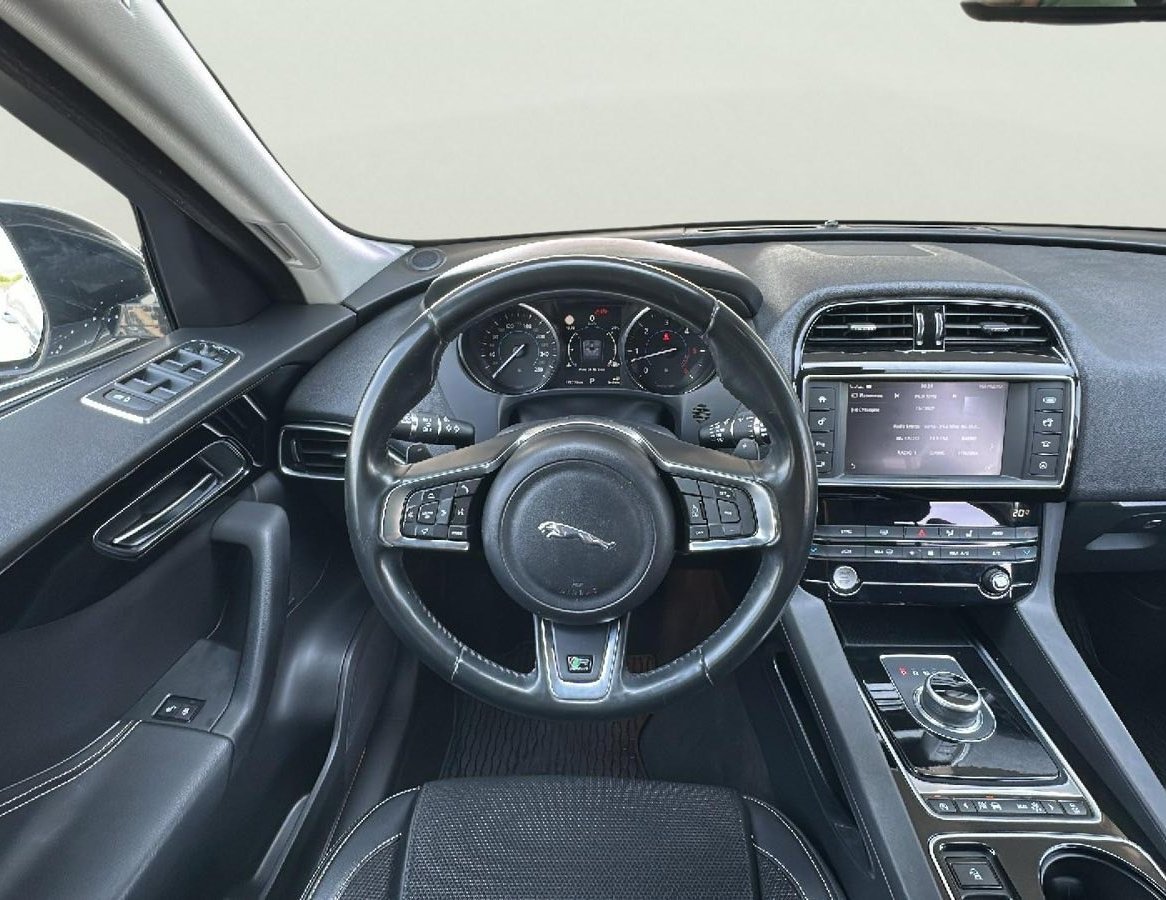 Jaguar F-Pace употребяван