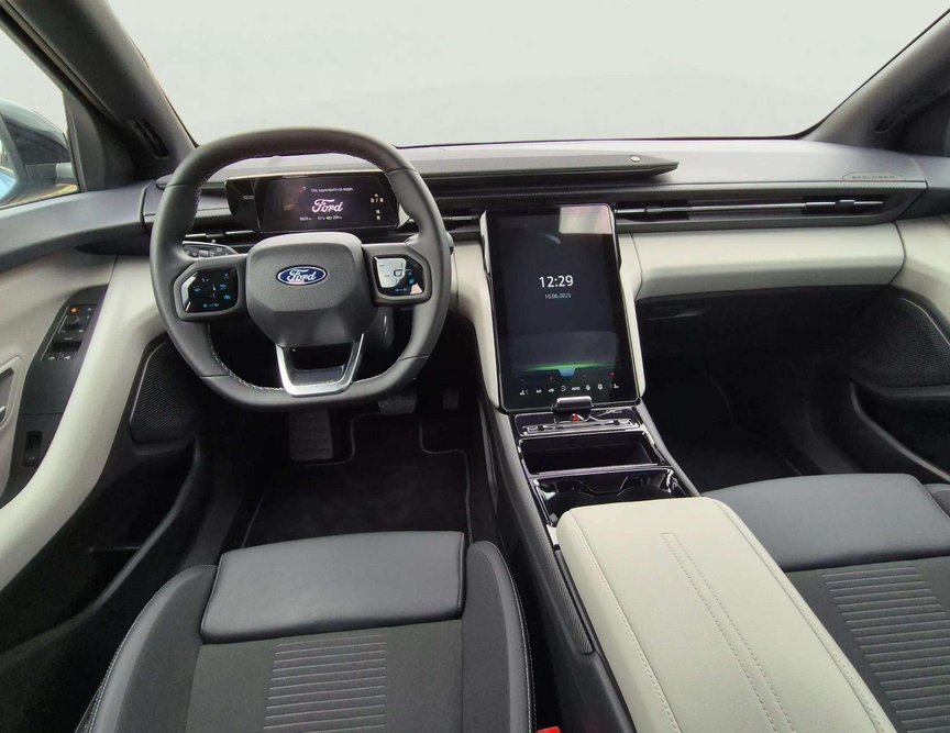 Ford E-Explorer употребяван