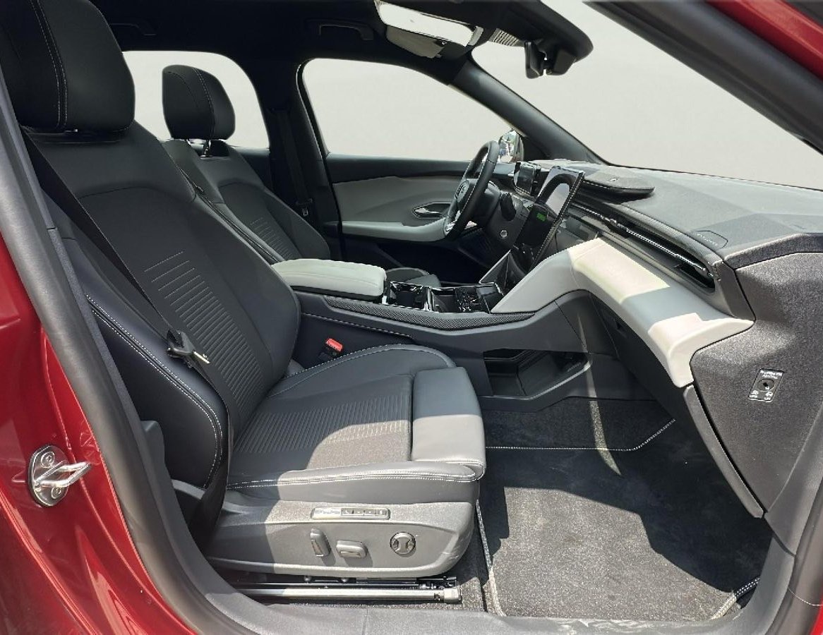 Ford E-Explorer употребяван