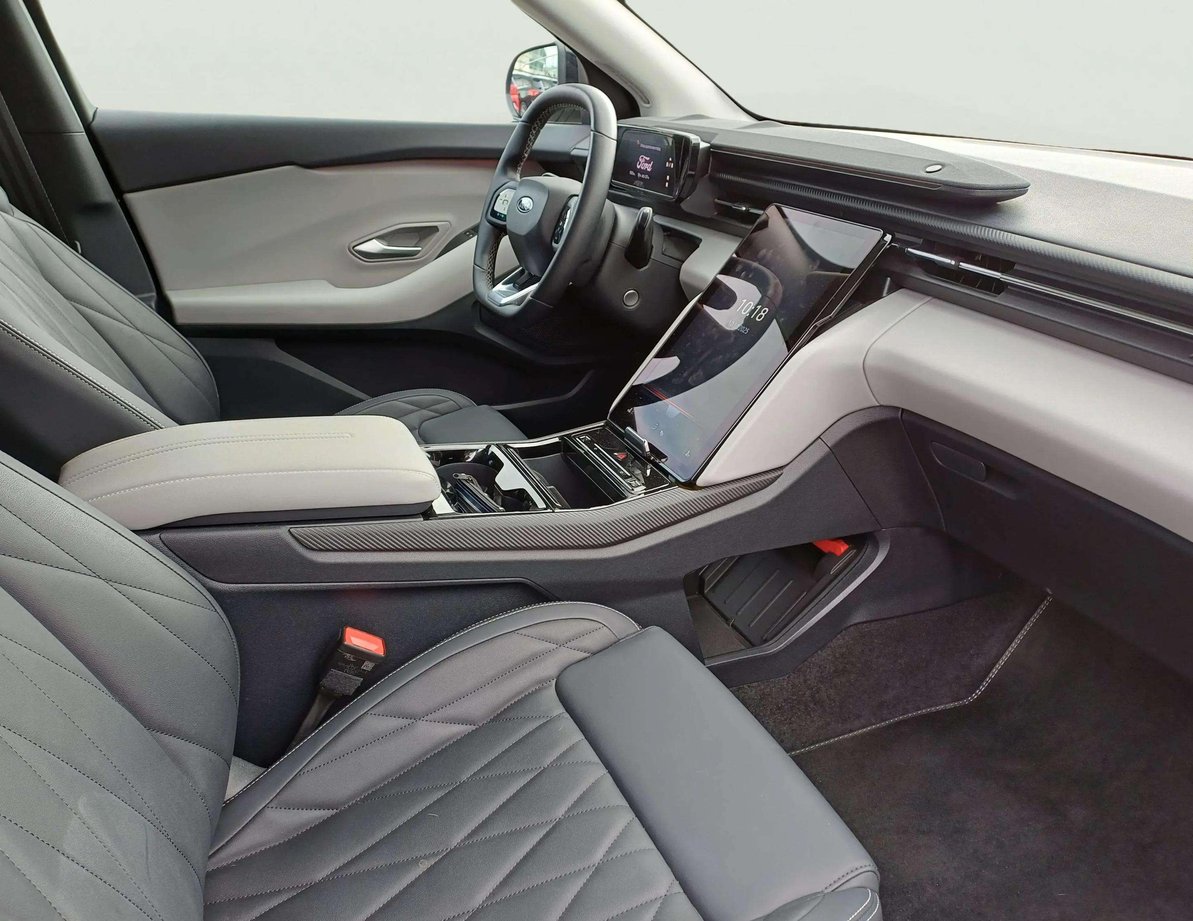 Ford E-Explorer употребяван