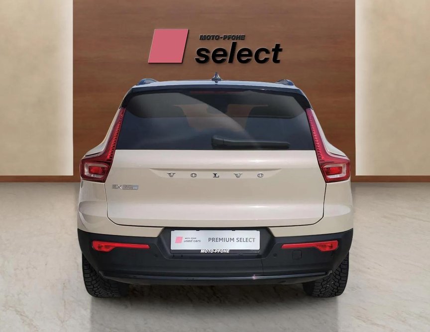 Volvo EX40 употребяван