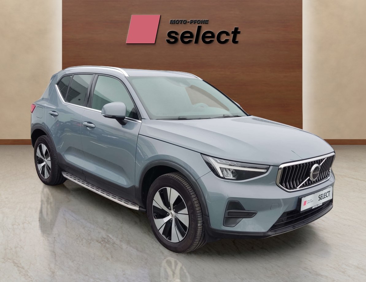 Volvo XC40 otpred v dqsno.jpg