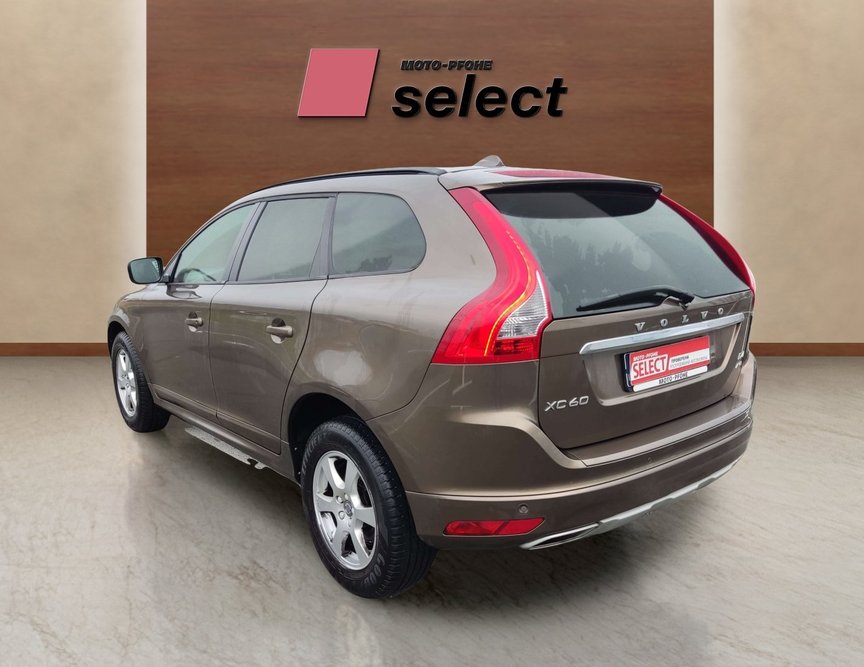 Volvo XC60 otzad v lqvo.jpg